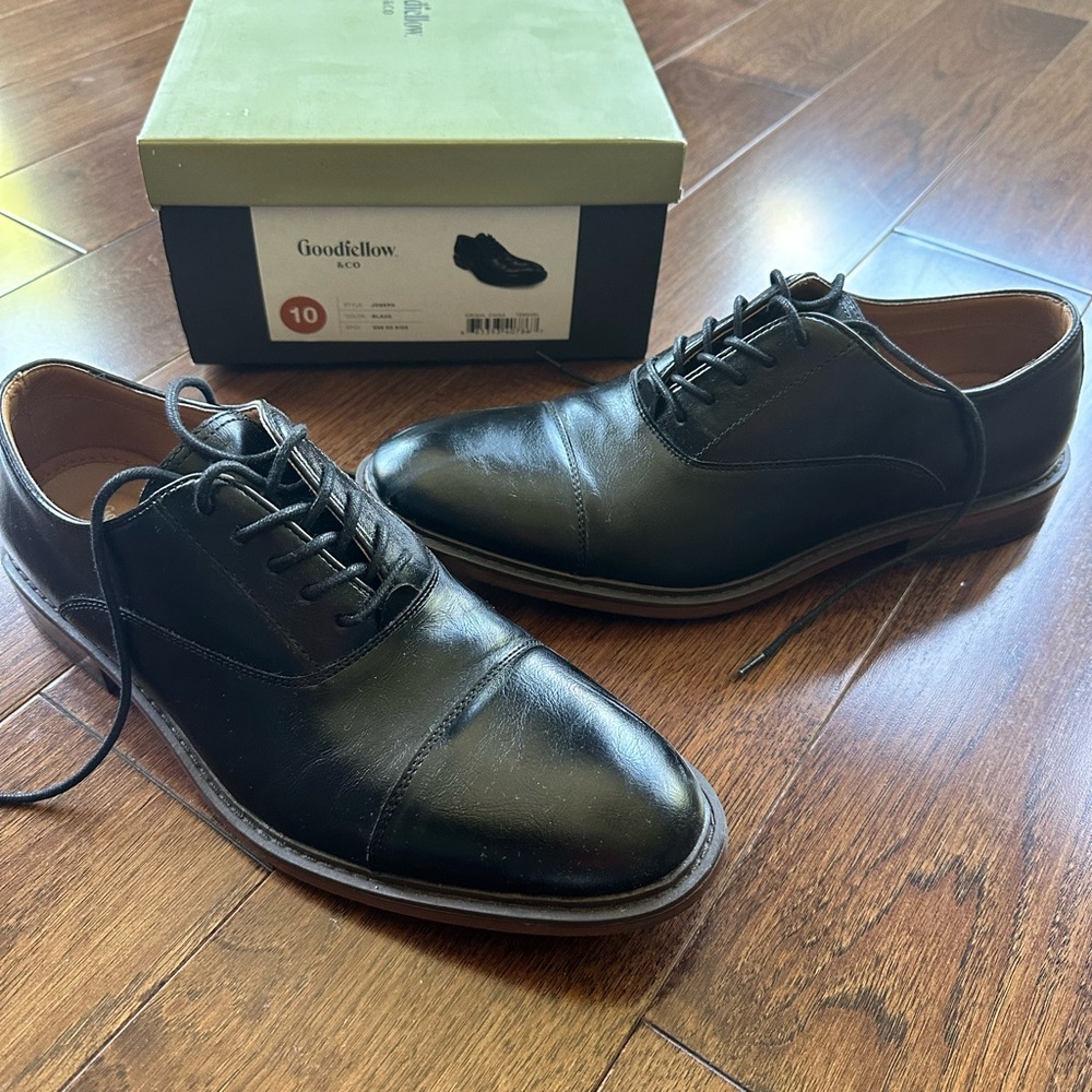 Black leather with front lace men’s size 10 dress shoes.
